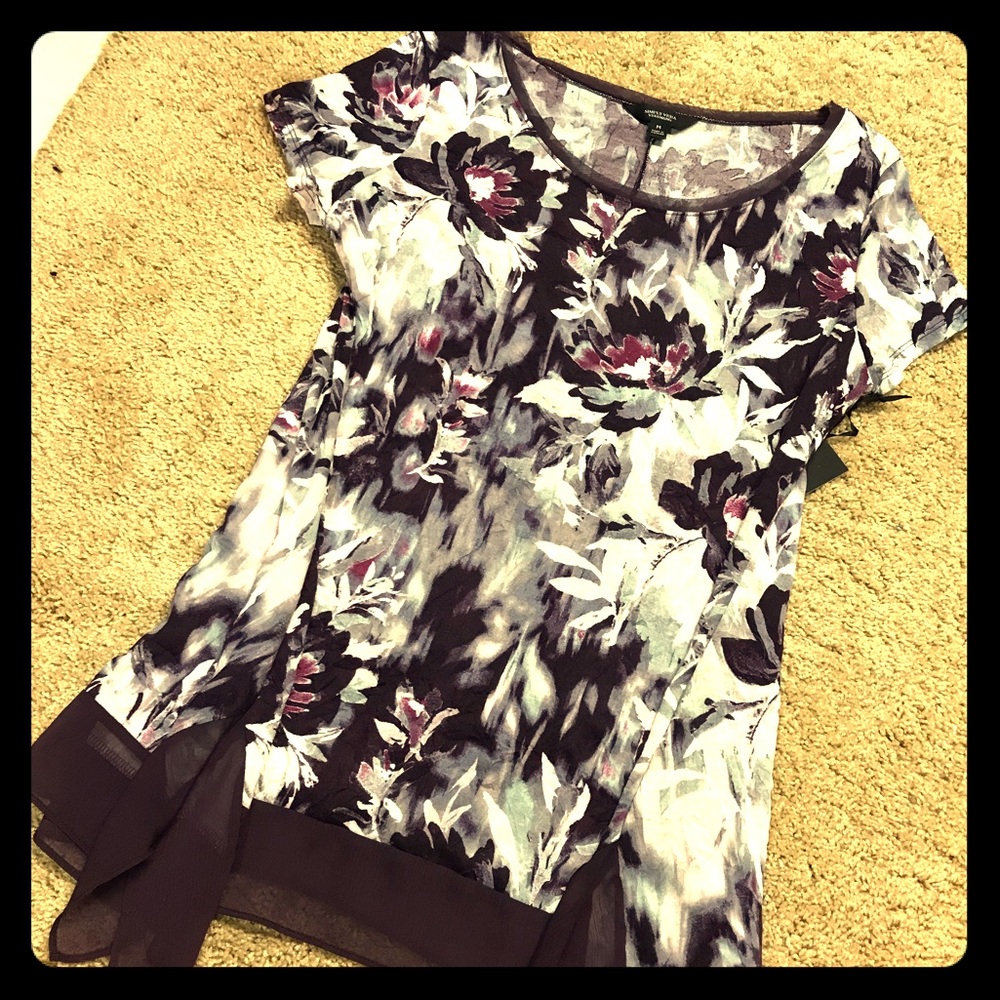 Brand new Vera Wang dressy top